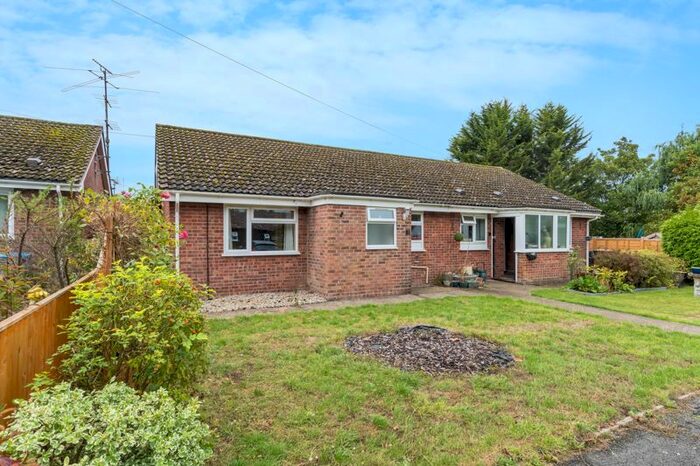 2 Bedroom Semi-Detached Bungalow For Sale In Barn Close, Denchworth, Wantage, OX12