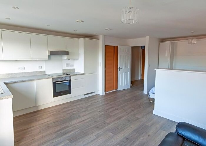 1 Bedroom Flat For Sale In Guildgate House, High Street, Crowthorne, RG45