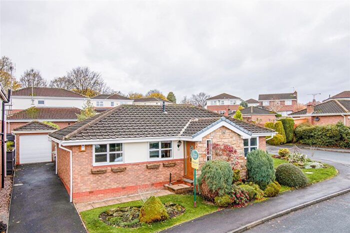 3 Bedroom Bungalow For Sale In Queensbury Avenue, Outwood, WF1