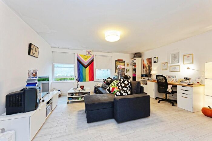 2 Bedroom Flat For Sale In Bingley Court, Canterbury, Kent, CT1