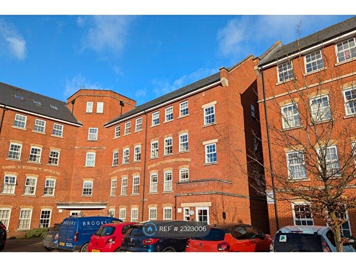 2 Bedroom Flat To Rent In Florey Gardens, Aylesbury, HP20