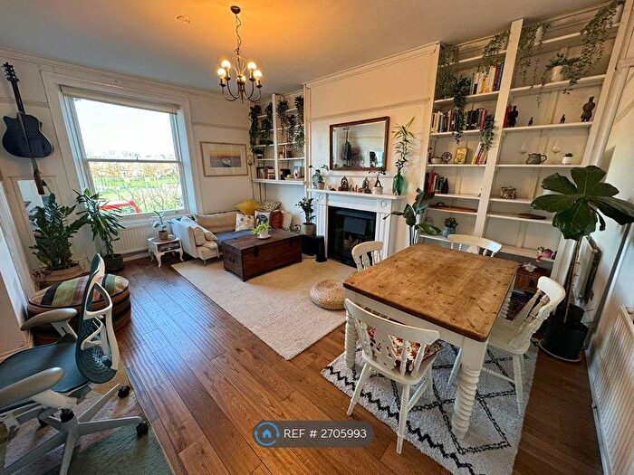 2 Bedroom Flat To Rent In Camden Road, London, NW1