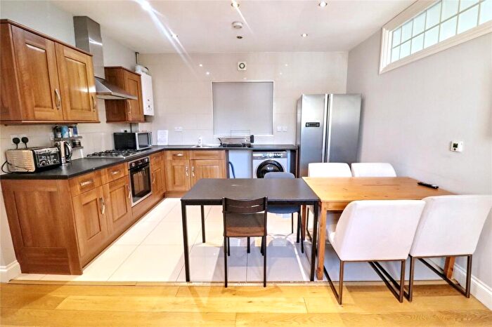4 Bedroom Apartment To Rent In Camden Road, Holloway, London, N7