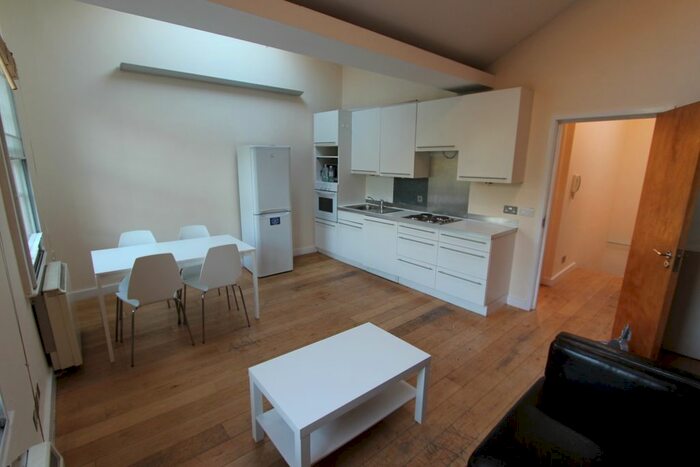 3 Bedroom Flat To Rent In Mile End Road, London, E3