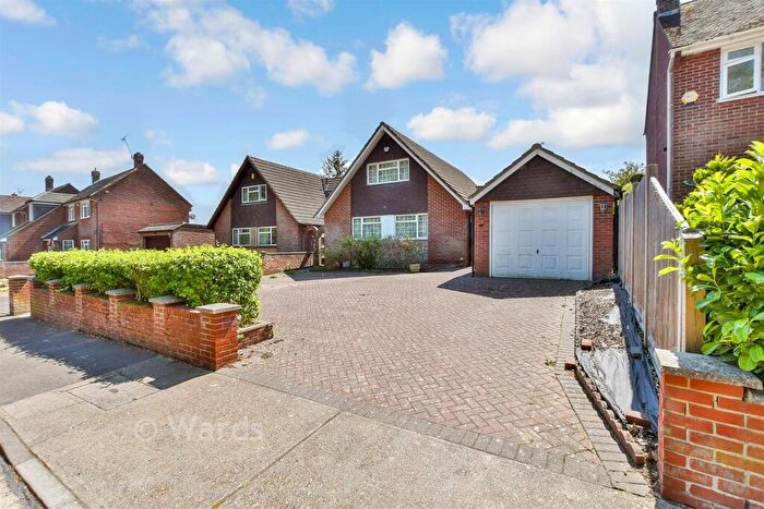 4 Bedroom Detached House For Sale In The Shades, Rochester, Kent, ME2