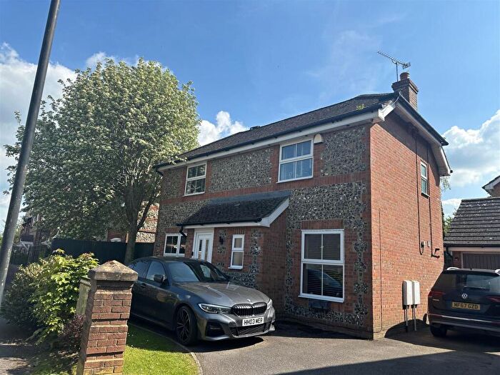 3 Bedroom Detached House To Rent In St. Clements Way, Bishopdown, SP1