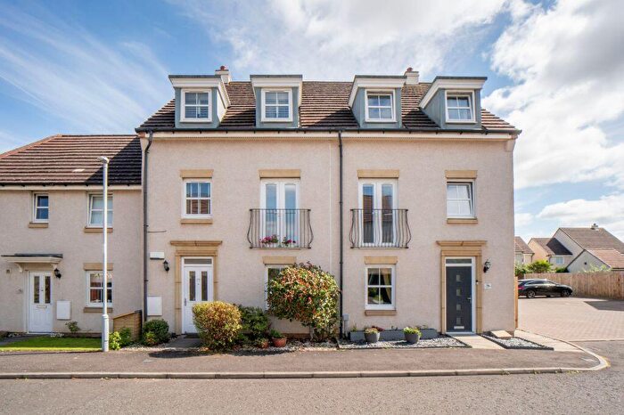 4 Bedroom Town House For Sale In Blink O'Forth, Prestonpans, East Lothian, EH32