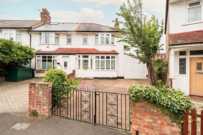 4 Bedroom Property For Sale In Woodland Way, Tooting, CR4