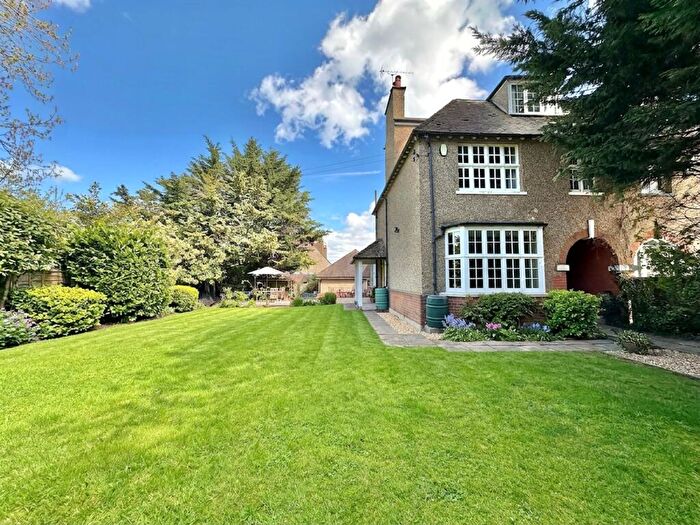 5 Bedroom Semi-Detached House For Sale In St. Giles Avenue, South Mimms, EN6