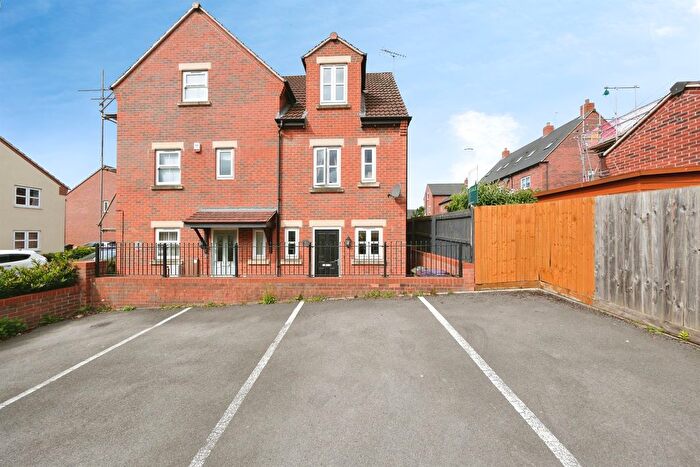 3 Bedroom Semi-Detached House For Sale In Vicarage Walk, Clowne, Chesterfield, S43