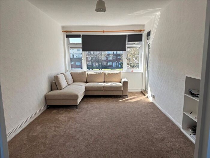 1 Bedroom Flat To Rent In Trowbridge Road, Romford, RM3