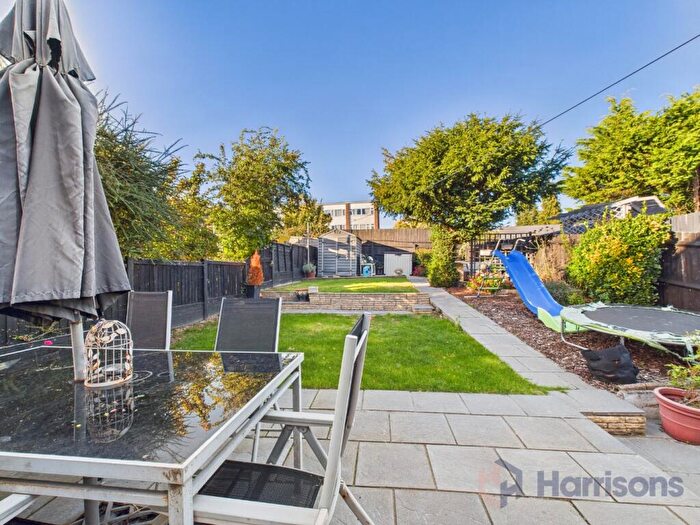 3 Bedroom Semi-Detached House For Sale In Coombe Drive, Sittingbourne, Kent, ME10