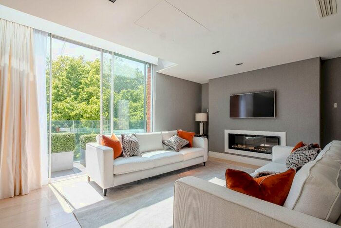 2 Bedroom Flat To Rent In Green Street, Mayfair, W1K