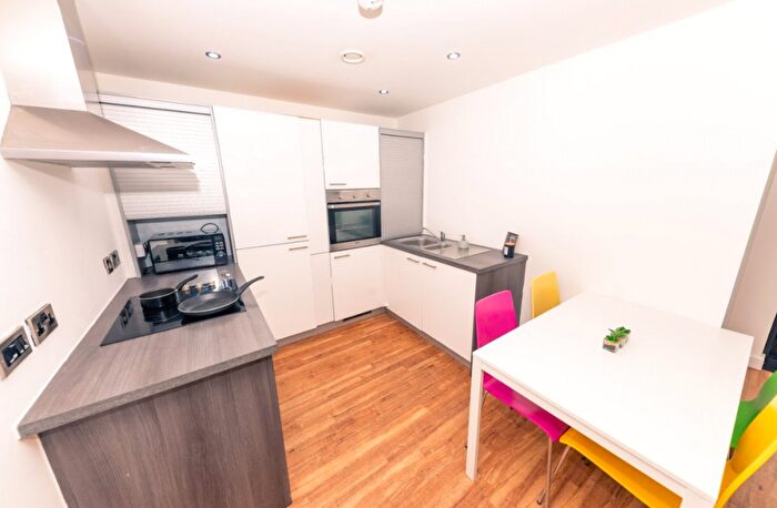 3 Bedroom Flat To Rent In The Courtyard, Stanhope St, Liverpool, L8