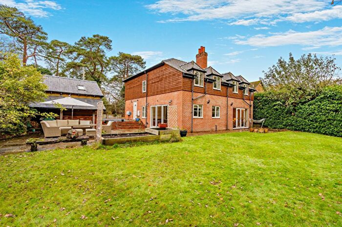 4 Bedroom Detached House For Sale In Hermitage Road, Cold Ash, Thatcham, Berkshire, RG18