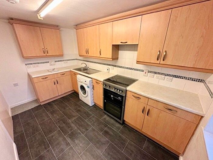 2 Bedroom Flat To Rent In Kirkgate, Wakefield, WF1