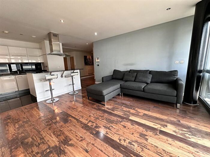 2 Bedroom Apartment To Rent In Deansgate, Manchester, M3
