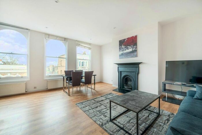 3 Bedroom Maisonette To Rent In Kensington Park Road, Notting Hill, London, W11