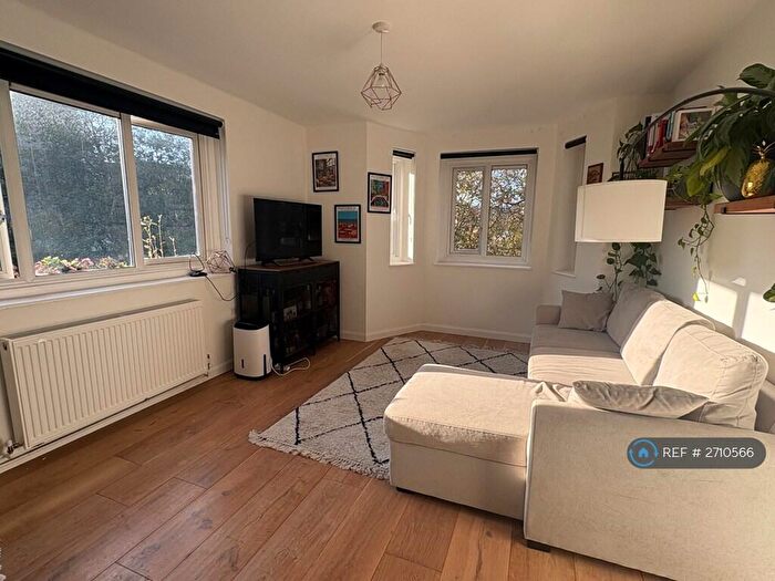 1 Bedroom Flat To Rent In Southwood Court, London, EC1V