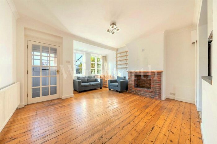2 Bedroom Apartment To Rent In Addison Way, London, NW11