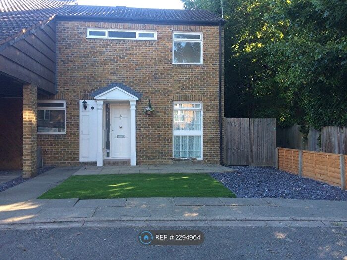 3 Bedroom Semi-Detached House To Rent In Closemead Close, Northwood, HA6