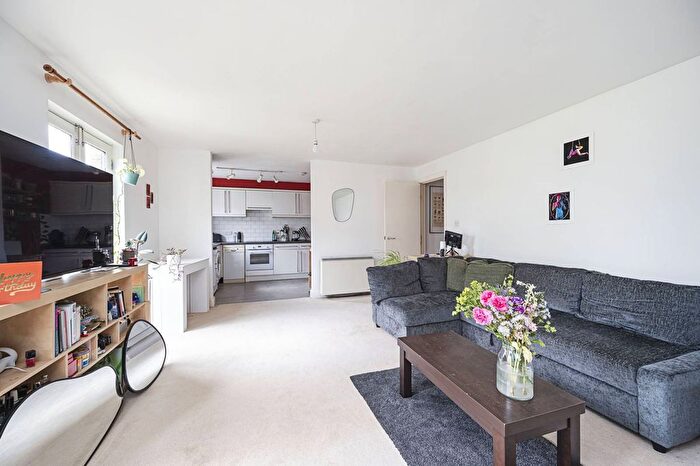 2 Bedroom Flat To Rent In Durward Street, Whitechapel, London, E1