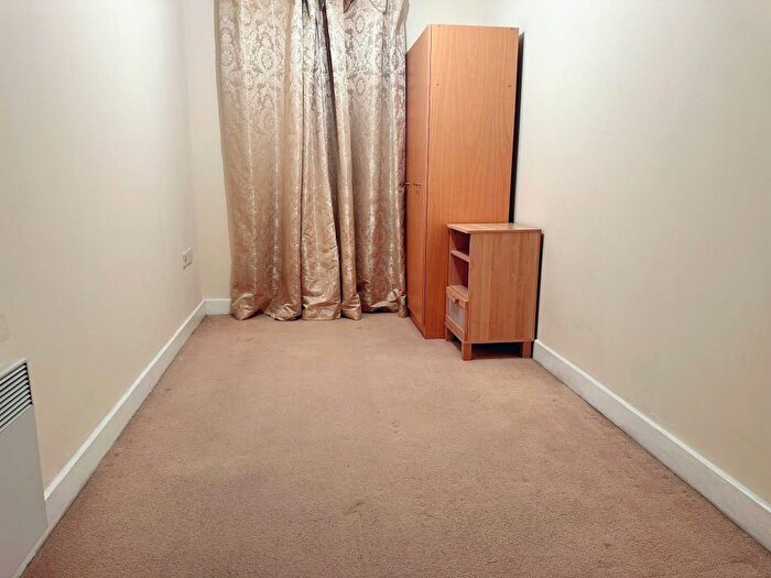 2 Bedroom Flat For Sale In Park Lane, Croydon, CR0