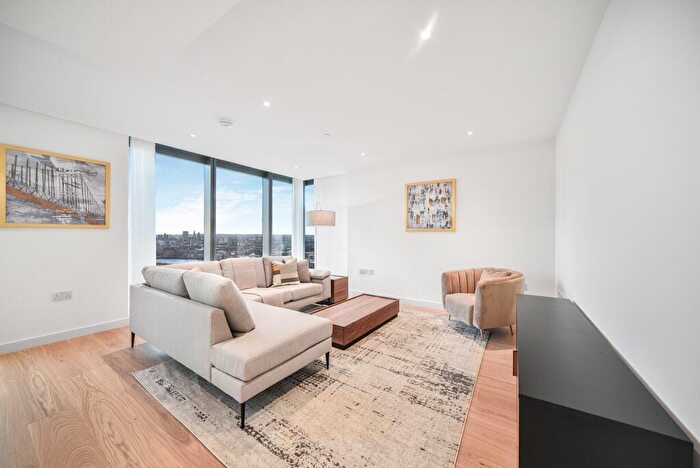 2 Bedroom Apartment To Rent In Landmark Pinnacle, Marsh Wall, E14