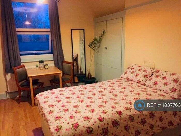 Studio To Rent In Green Lanes, London, N4