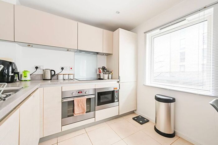 2 Bedroom Flat For Sale In Baythorne Street, Bow, London, E3