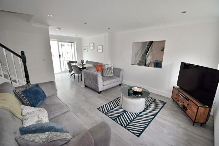 4 Bedroom Detached House For Sale In Dean Park, Ferryhill, DL17
