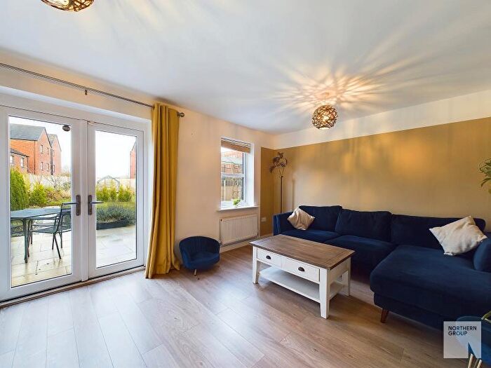 3 Bedroom Semi-Detached House To Rent In Holland Street :: Miles Platting, M40