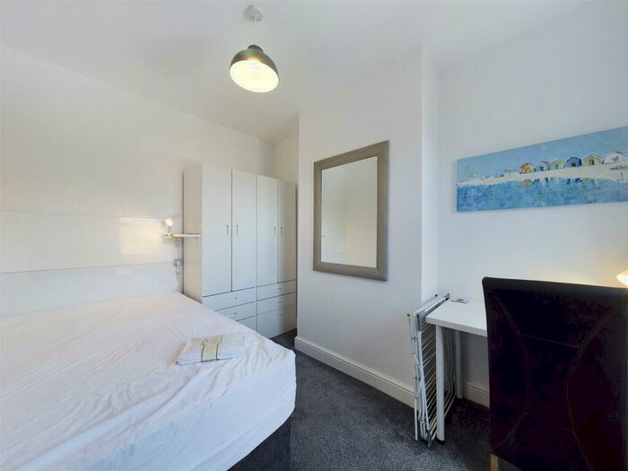 1 Bedroom House To Rent In Clinton Road, Northampton, NN4