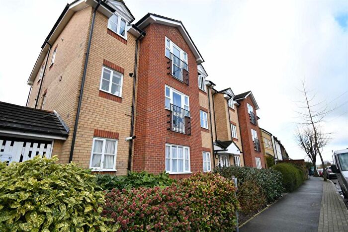 2 Bedroom Flat To Rent In Vine Lodge, Hutton Grove, Finchley, N12