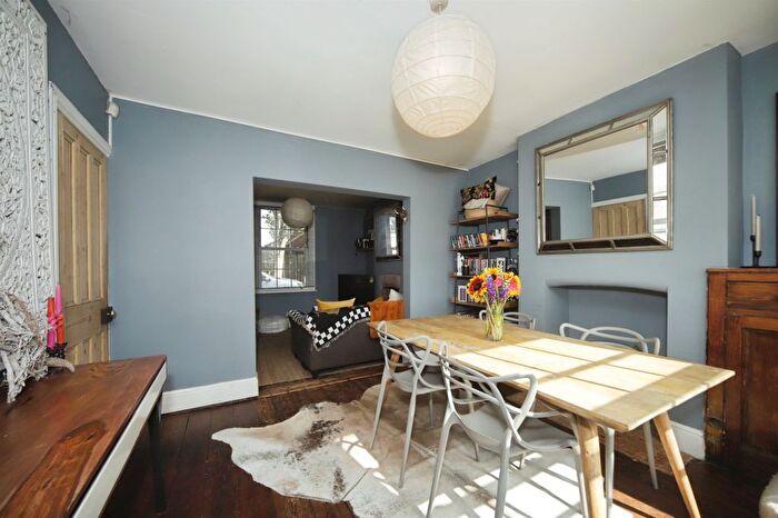 3 Bedroom Terraced House For Sale In Plais Street, Taunton, TA2