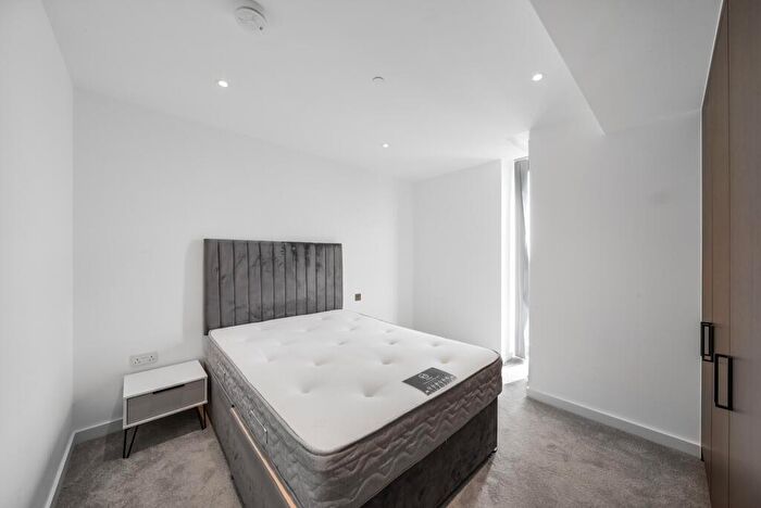 2 Bedroom Flat To Rent In Marsh Wall London, E14