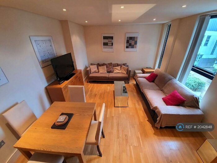 2 Bedroom Flat To Rent In Trafalgar Point, London, N1