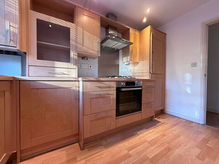2 Bedroom Apartment For Sale In Stoneleigh Court, Shadwell Lane, LS17