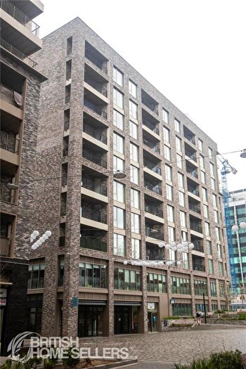 2 Bedroom Apartment For Sale In New Village Avenue, London, E14