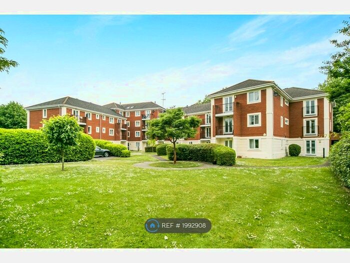 2 Bedroom Flat To Rent In Shelley Court, Reading, RG1