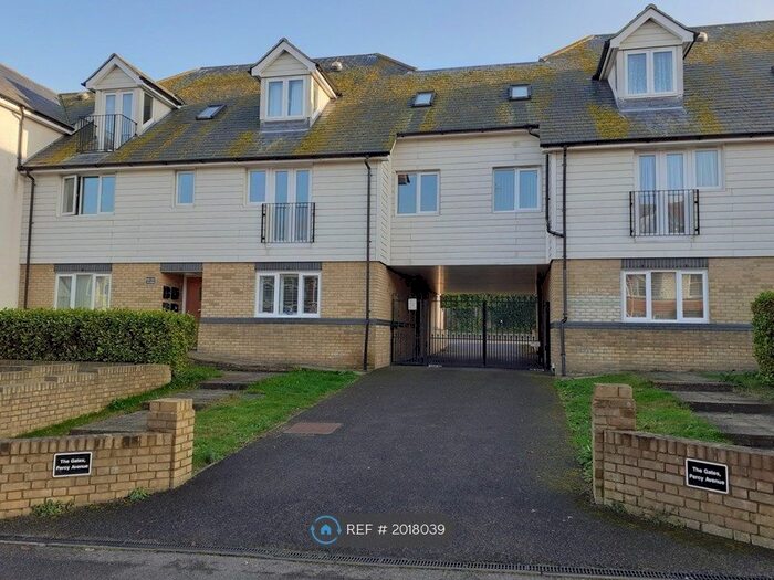2 Bedroom Flat To Rent In Kingsgate, Broadstairs, CT10