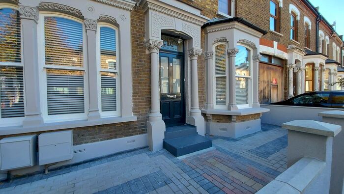 2 Bedroom Flat To Rent In The Avenue, Bruce Grove N17