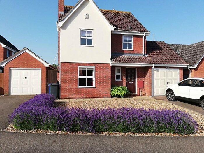 3 Bedroom Detached House For Sale In Shickle Place, Hopton, IP22