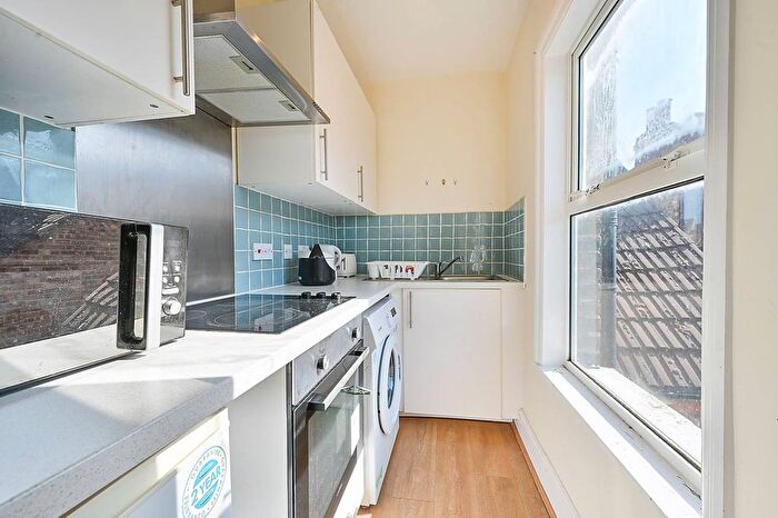 Studio To Rent In Chatsworth Gardens, Acton, London, W3