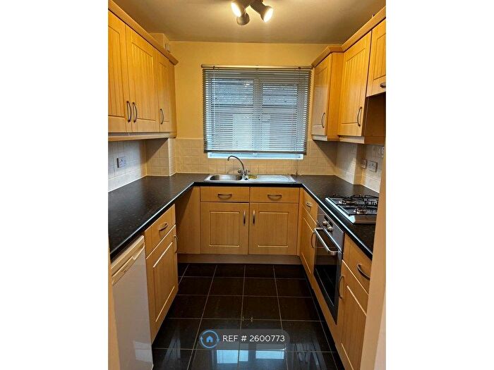 2 Bedroom Flat To Rent In Breme Park, Bromsgrove, B60