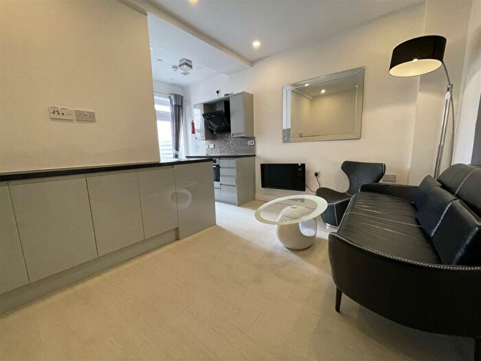 1 Bedroom Flat To Rent In Richmond Parc, Richmond Road, Cardiff, CF24