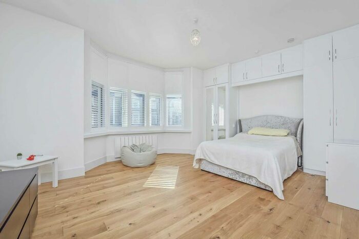 1 Bedroom Flat To Rent In Uxbridge Road, Shepherds Bush, London, W12