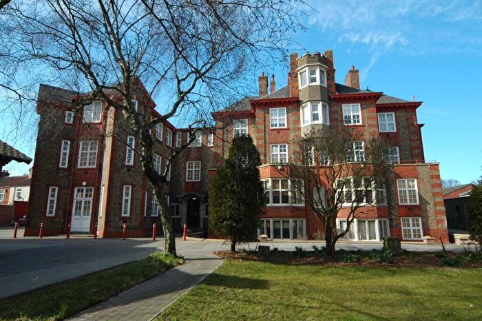 3 Bedroom Apartment To Rent In St Vincents Court, Queens Road, HU5