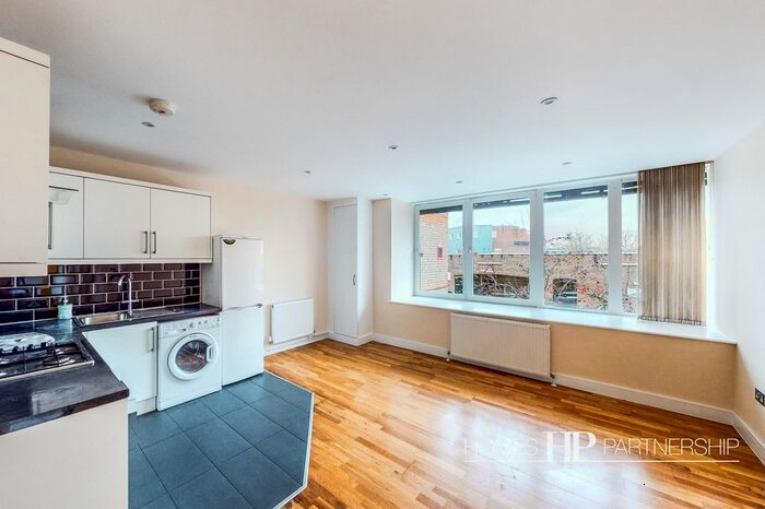 2 Bedroom Flat To Rent In Albert Road, Horley, RH6