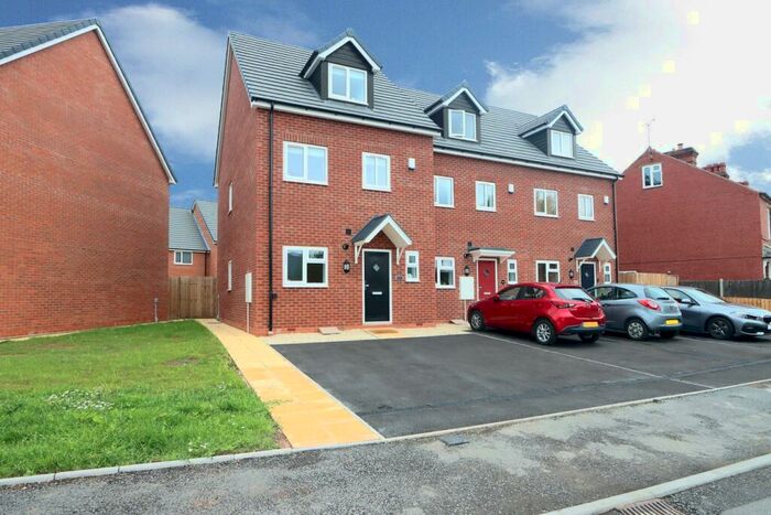 3 Bedroom Town House To Rent In Baldwin Road, Stourport-on-Severn, DY13